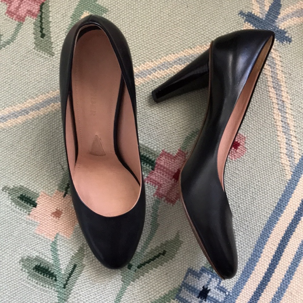 🌟 Jil Sander black pumps, size 8 EUC